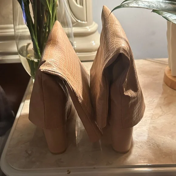 Pretty Little Thing Camel Women's Boots - Picture 4 of 6